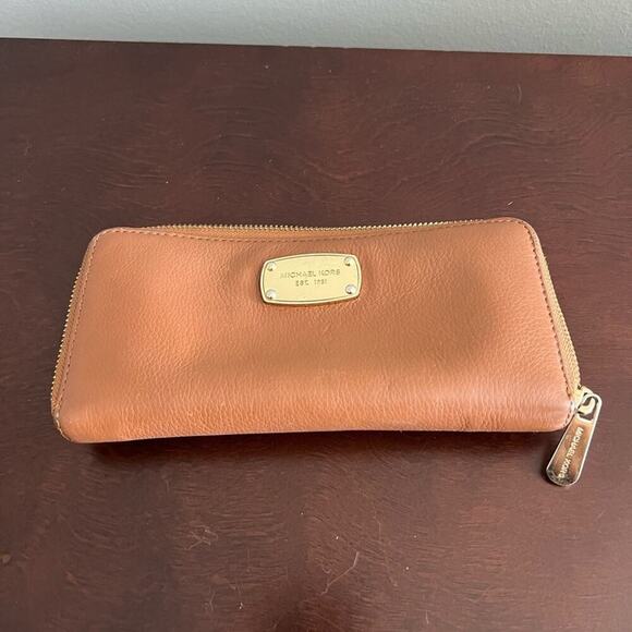 Michael Kors Jet Set Travel Large Travel Continental Wallet - Picture 6 of 11